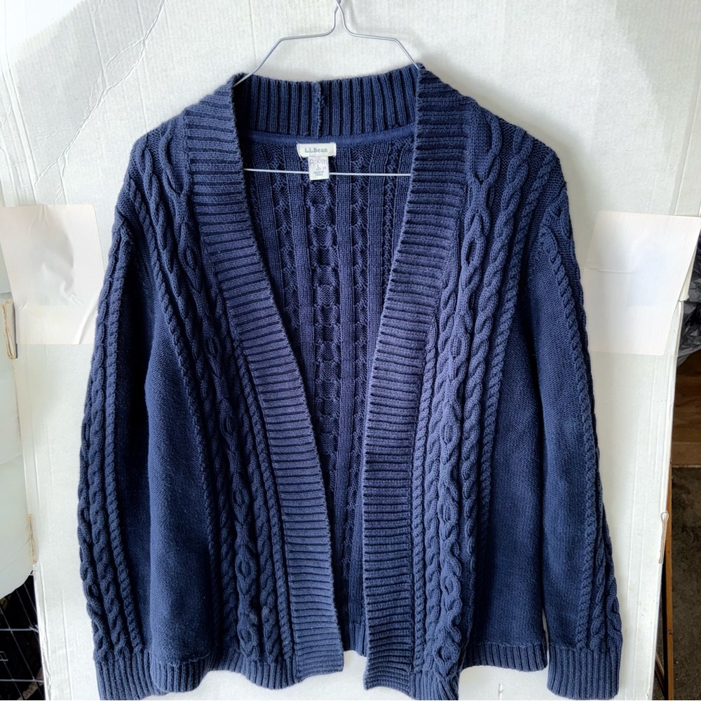 LL BEAN CABLEKNIT DARK BLUE SWEATER LG